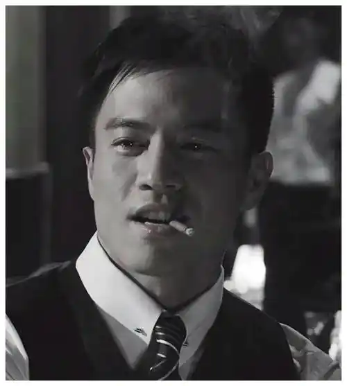 安志杰走出行走荷尔蒙的魅力,男人味十足!