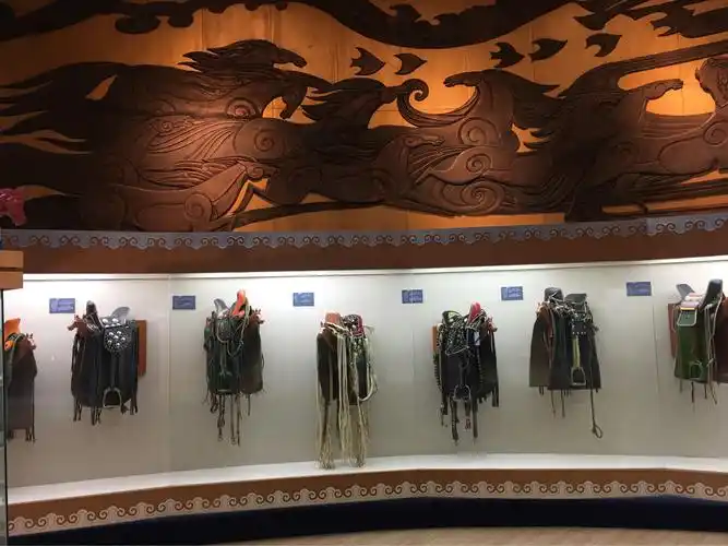 不一样的少先队活动,三年级三个班走进马博物馆,参观民族文化,弘扬马