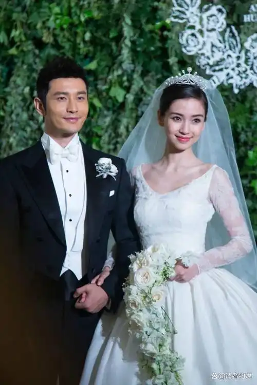 影帝他超爱!黄晓明新恋情女方神似baby,还和正室合照过