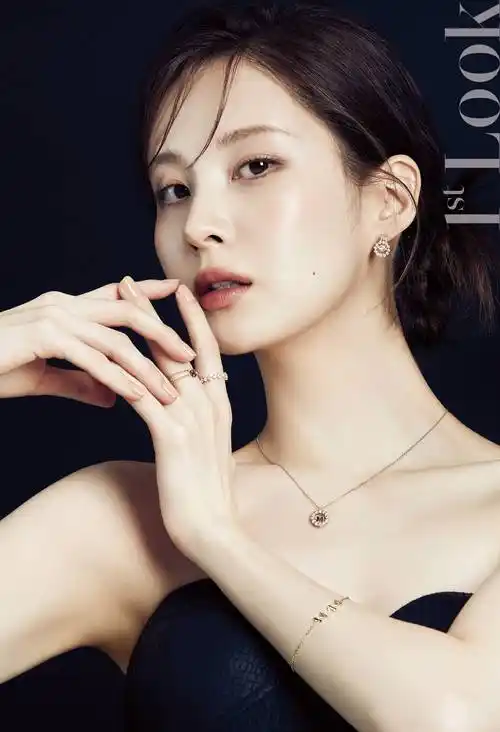 少女时代徐贤最新写真曝光 秀锁骨美背超优雅!