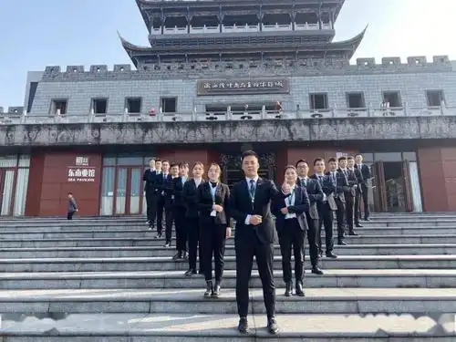 从自身的业绩要求,到团队专业度的提升,每一步他都用高标准来要求自己