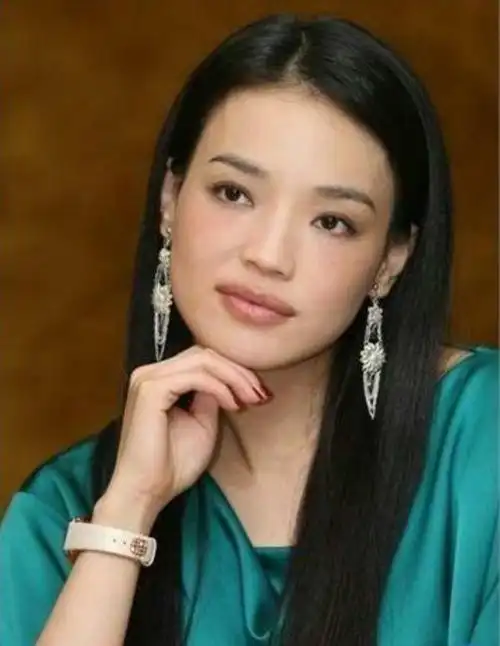 阿拉蕾眼距宽不好看这些女星胜在有气质