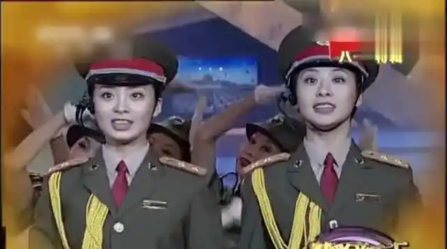 《军中姐妹》演唱:张薇薇,张莉莉