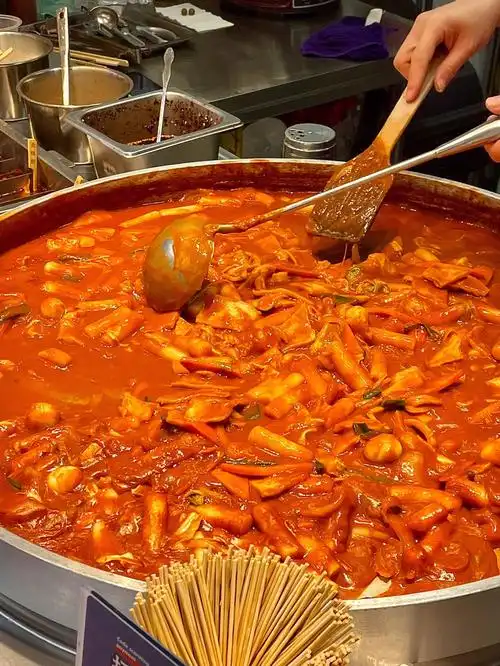 青岛台东这家炒年糕真的很韩国街头啊