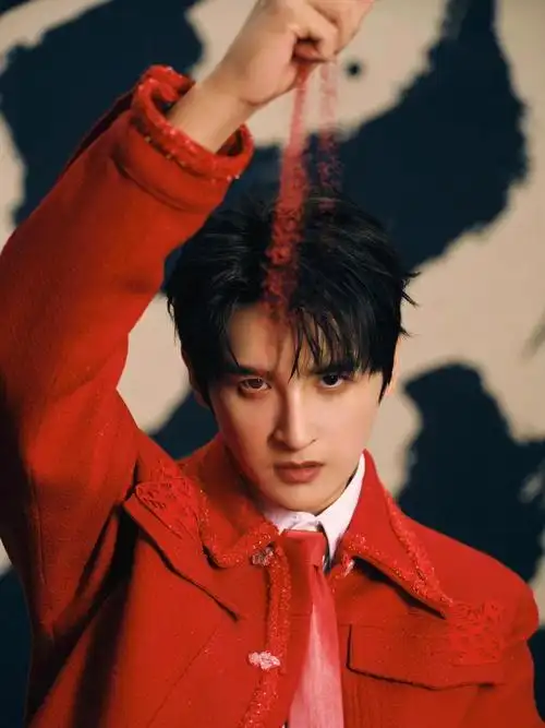 张远国风写真太惊艳,从穿搭到道具细节,这个氛围感真是拉满了