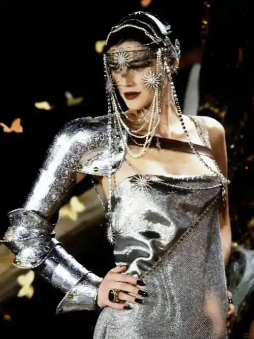 2024最伟大的秀场,非传奇设计师"海盗爷"莫属!_john_dior_maison