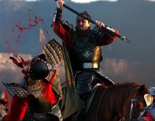 水浒传中林冲与卢俊义相比谁更厉害