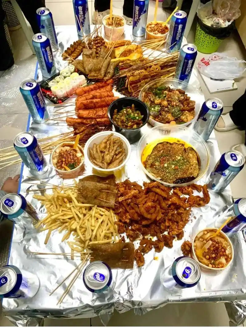 图一:穷人聚餐喝酒 图二:普通人聚餐喝酒 图三:有钱人聚餐喝 - 抖音