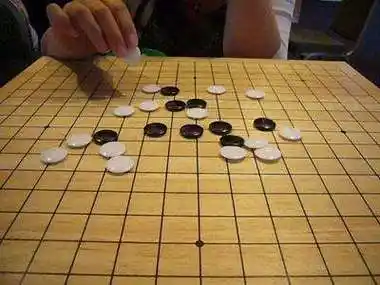 下五子棋的诀窍是什么?