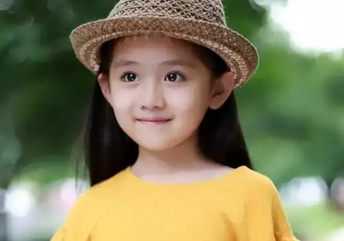 可爱乐童王亭文图片_演技出众的乐童