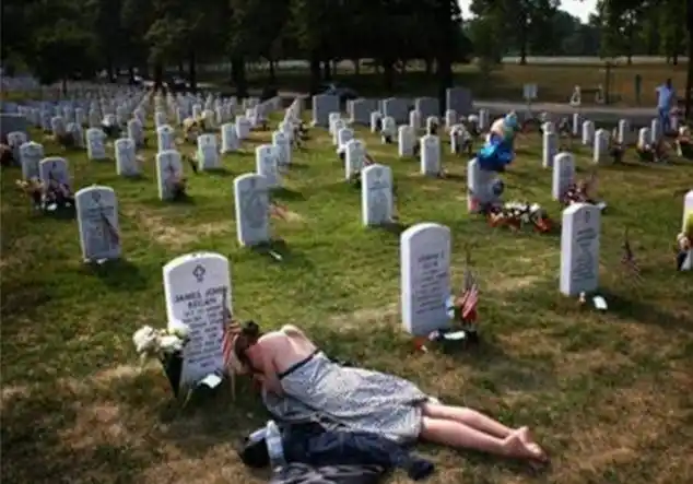 10张让人潸然泪下的照片,哪一张最让你感动?