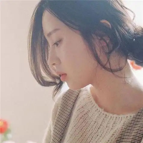 长发侧脸气质女神范女生头像咽下眼泪继续微笑