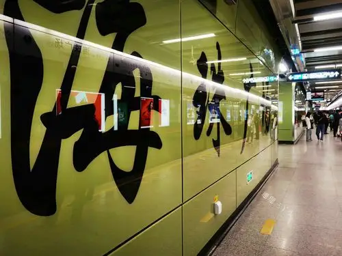 海珠广场站是广州地铁2号线和广州地铁6号线的换乘站,地处起义路,—德