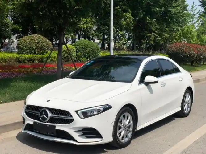 奔驰 奔驰a级 2019款 a 200 l 运动轿车图片
