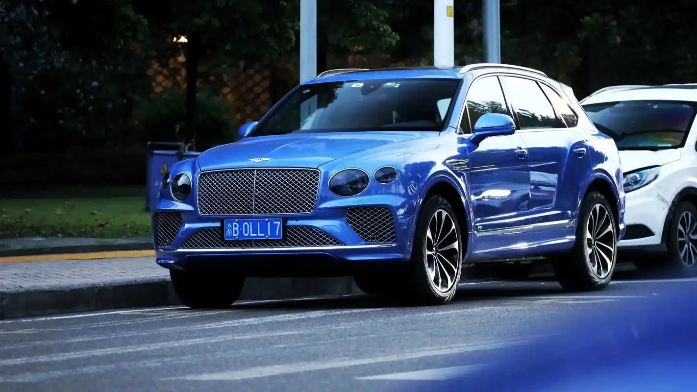 日常街拍.#dou是好车 #抖音汽车 #汽车摄影 #豪车欣赏 - 抖音