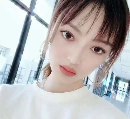 厂长女友生活美照曝光 网友:漂亮的无话可说