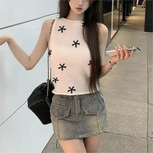2024夏季新款绣花针织衫小背心女甜美风修身可外穿内搭上衣女针织