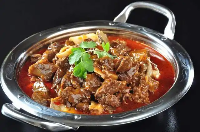 经过千锤百炼研发的秘制牛肉火锅配方