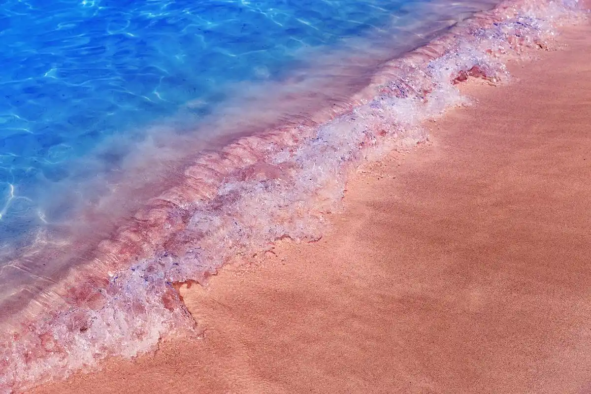 其中,哈勃岛(harbour island)以其独特的粉色沙滩而闻名于世.