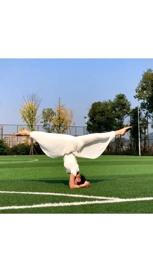 阳光正好,约上闺蜜去户外瑜伽♀吧
