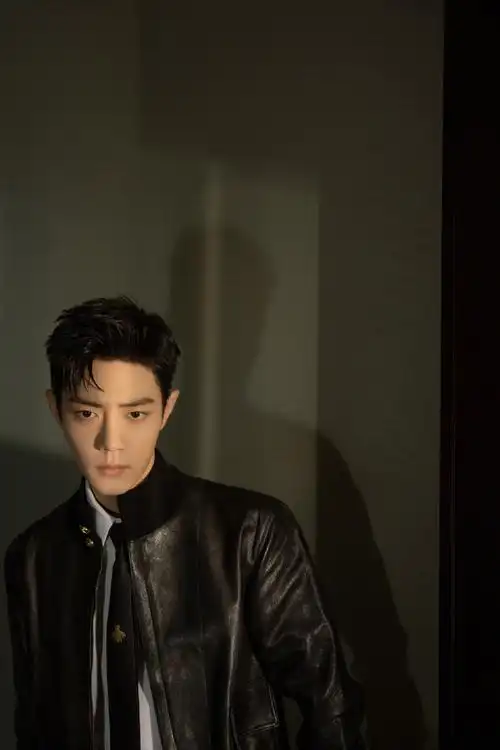 "皮衣战"回归,肖战皮衣造型你最pick哪个?_腾讯新闻