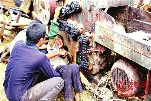 工人手臂卷入粉碎机 拆开整部机器救手