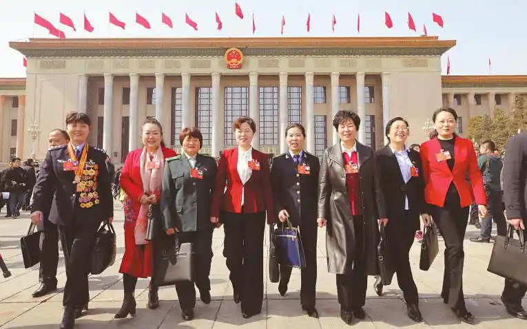 连日来,出席十三届全国人大一次会议的我省代表团女代表们在北京忠诚