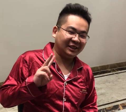 洞主玩上单遇到粉丝,"泰妍"为了洞主能赢挂机明演?洞主发怒!