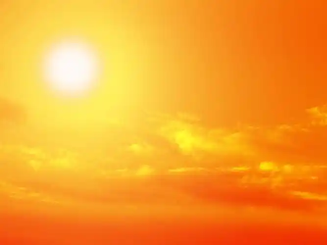 自然天气金黄夏季炎热的太阳天空背景世界气象日图片