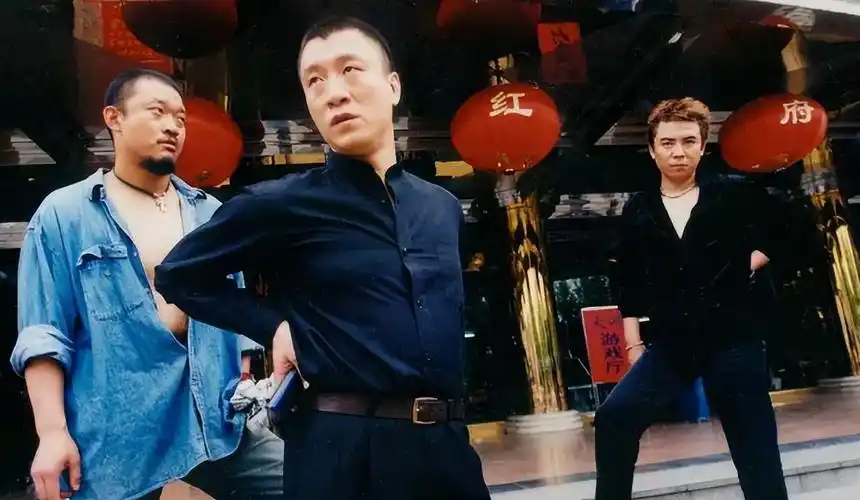 都在考虑之内,由于片酬的问题最后找来了当时还名不见经传的孙红雷,每