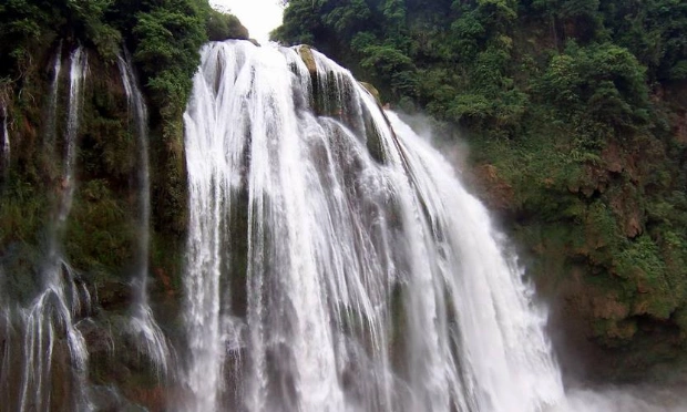 最壮观的大叠水瀑布 又名"飞龙瀑"