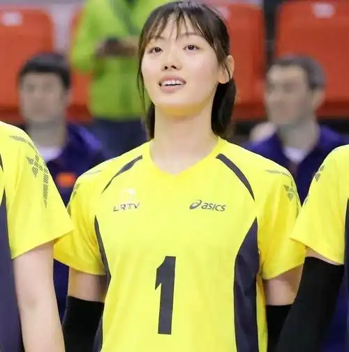 王美懿表现不算突出可好在还年轻今年24岁还只剩两三年球打