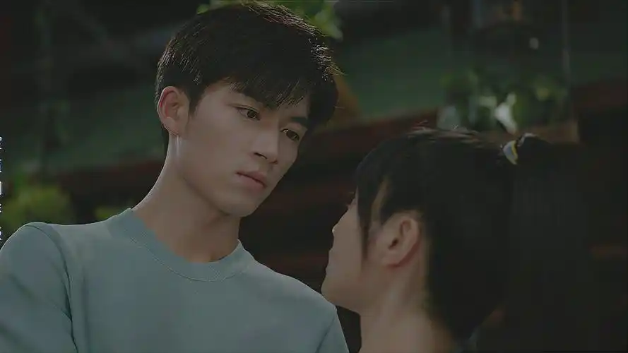 校草这明目张胆的偏爱也是没谁了!一旁的校花气炸了