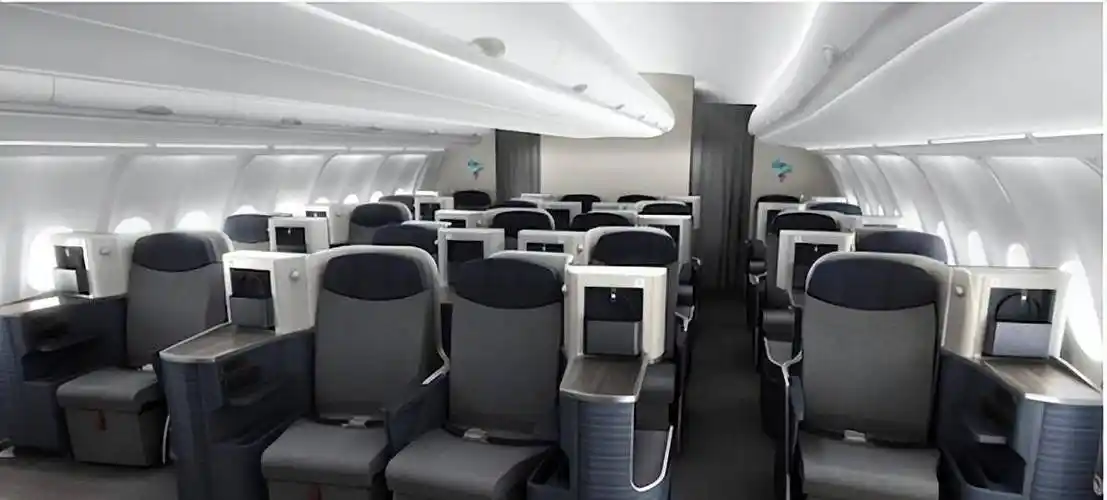 空客a330头等舱的布局是2,2,2(即左右两边各2个座位,中间2个座位),头