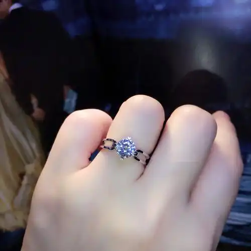 送证书1克拉仿真镀白金925戒指女钻戒求婚戒情侣戒可刻字送手链高端