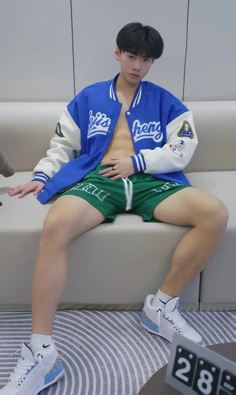 看得出是一级运动员吗.#体育生 #男生写真 #185大帅哥 - 抖音