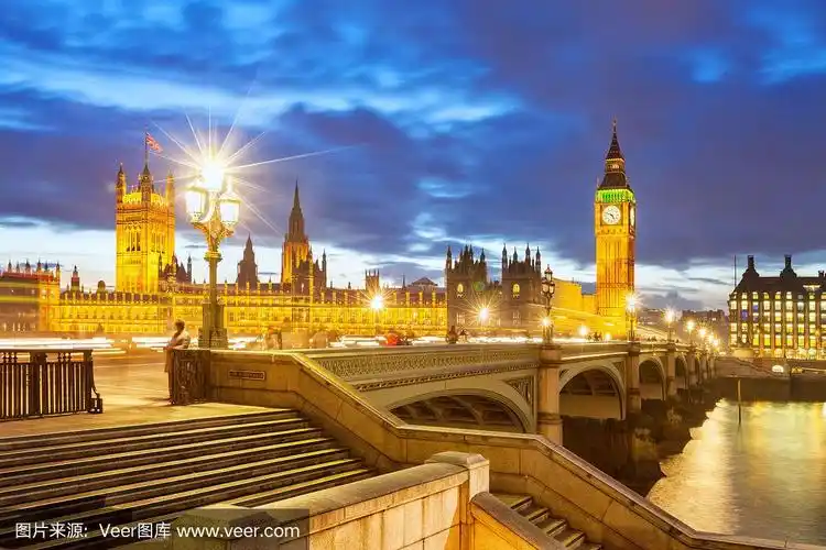 英国伦敦威斯敏斯特桥和大本钟的夜景