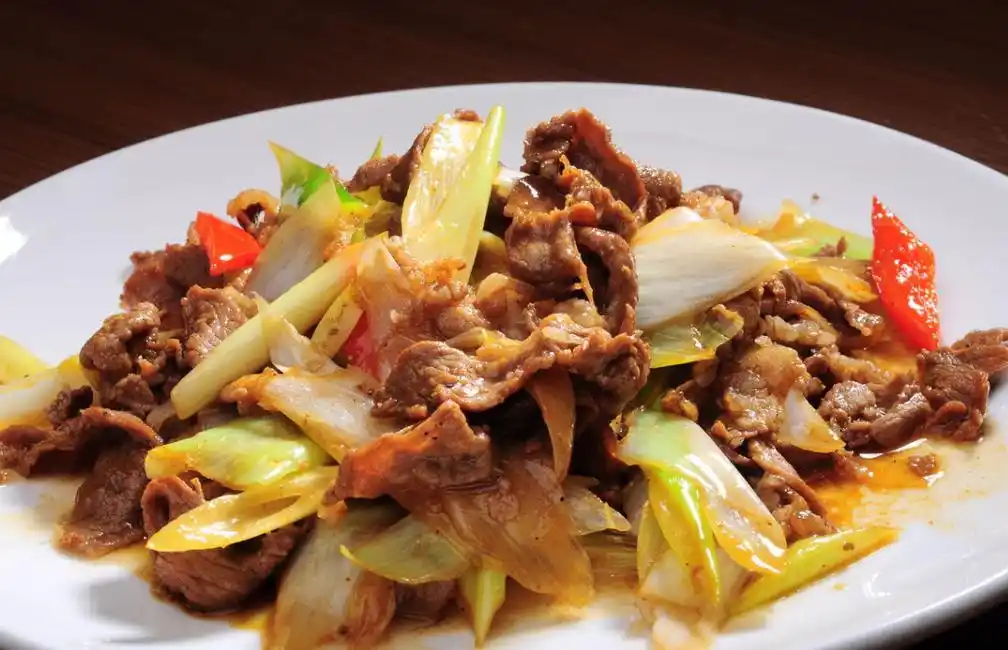 舌尖上的中国葱爆羊肉老北京传统菜肴突出一个爆字