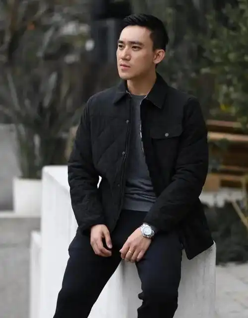 男人过了50岁后,尽量远离这3种"老头色",另外几种衬肤又减龄