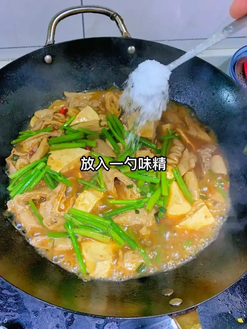 猪大肠炖豆腐家常做法.