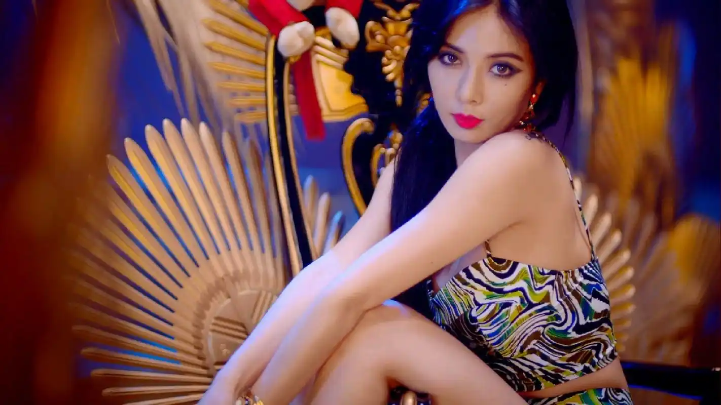 泫雅在舞台上的魅力可以使观众为她倾倒,让人沉醉在美的享受之中