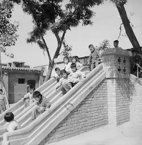 小突河/幼儿园表演/1975年6月