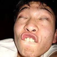 丑男搞笑照片点击鼠标右键下载