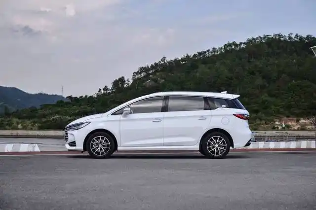 99万起!目前最好看实用的7座车究竟是谁?