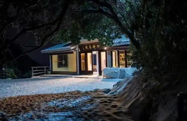 位于三清山景区东方女神,巨蟒出山等标志景点之间,地理优越环境优 ..