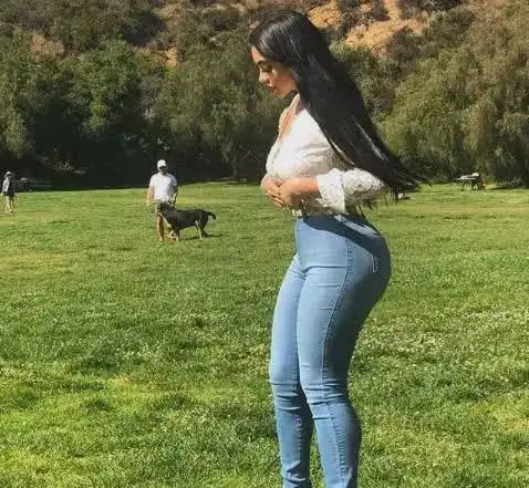 20岁超模痴迷健身,身材超标臀宽过肩,裤子要穿特大号!