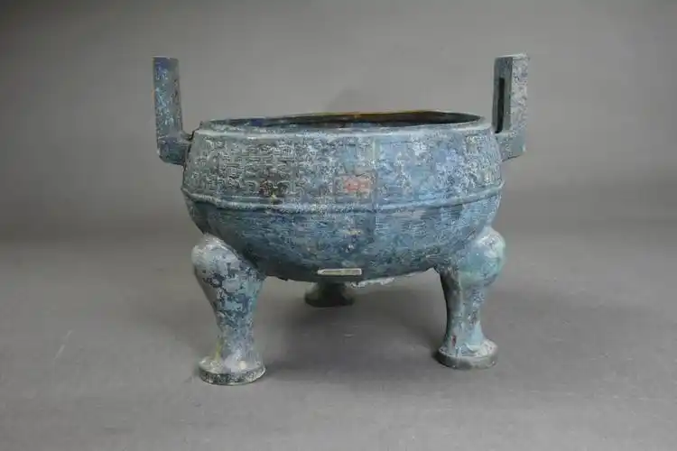 铜鼎春秋时代(前770~前476)济源市博物馆春秋鹿角铜鸟兽首饰春秋时代