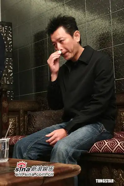 组图:庹宗康屈中恒承认吸毒 声泪俱下公开道歉