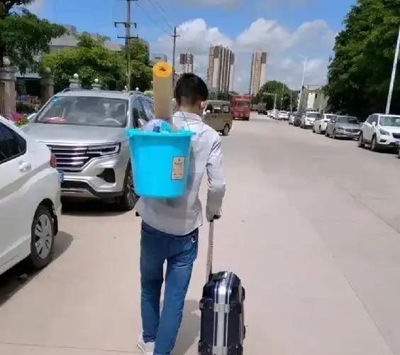 年轻一代的"提桶跑路",已经不可避免的成为一种常见的社会现象_工作