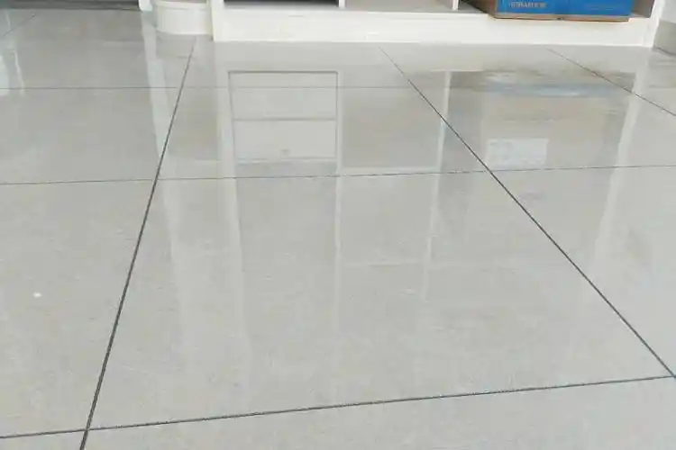 灰色瓷砖做美缝,当搭配相近色的美缝剂,效果大不一样!